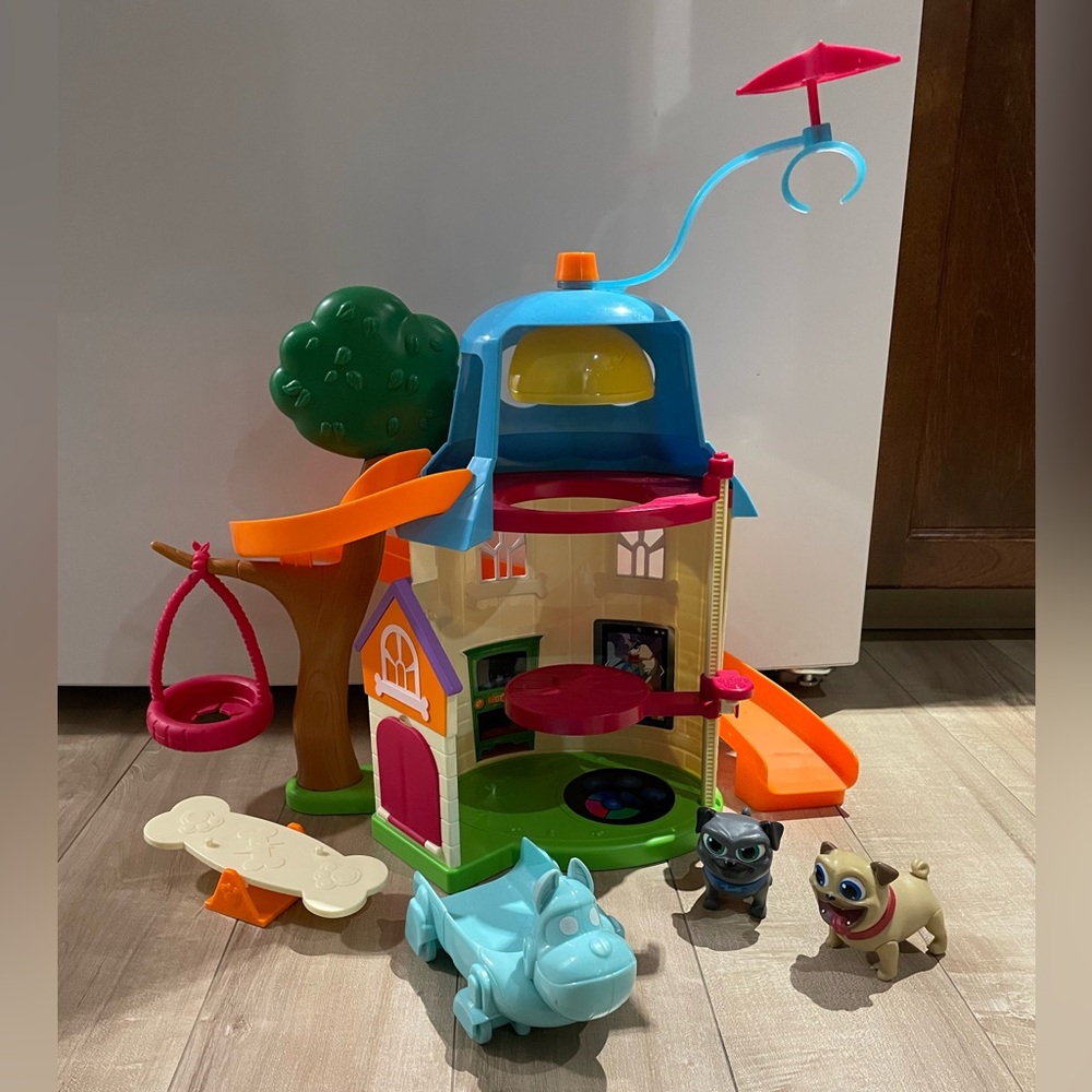 *Rare / Discontinued* Puppy Dog Pals Doghouse Playset (Complete) Disney Jr.